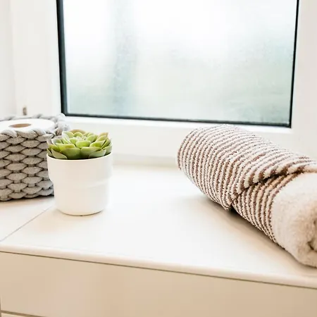 Bellabene Modernes In Zentraler Lage Mit Terrasse, Parkplatz, Smarttv * Pforzheim